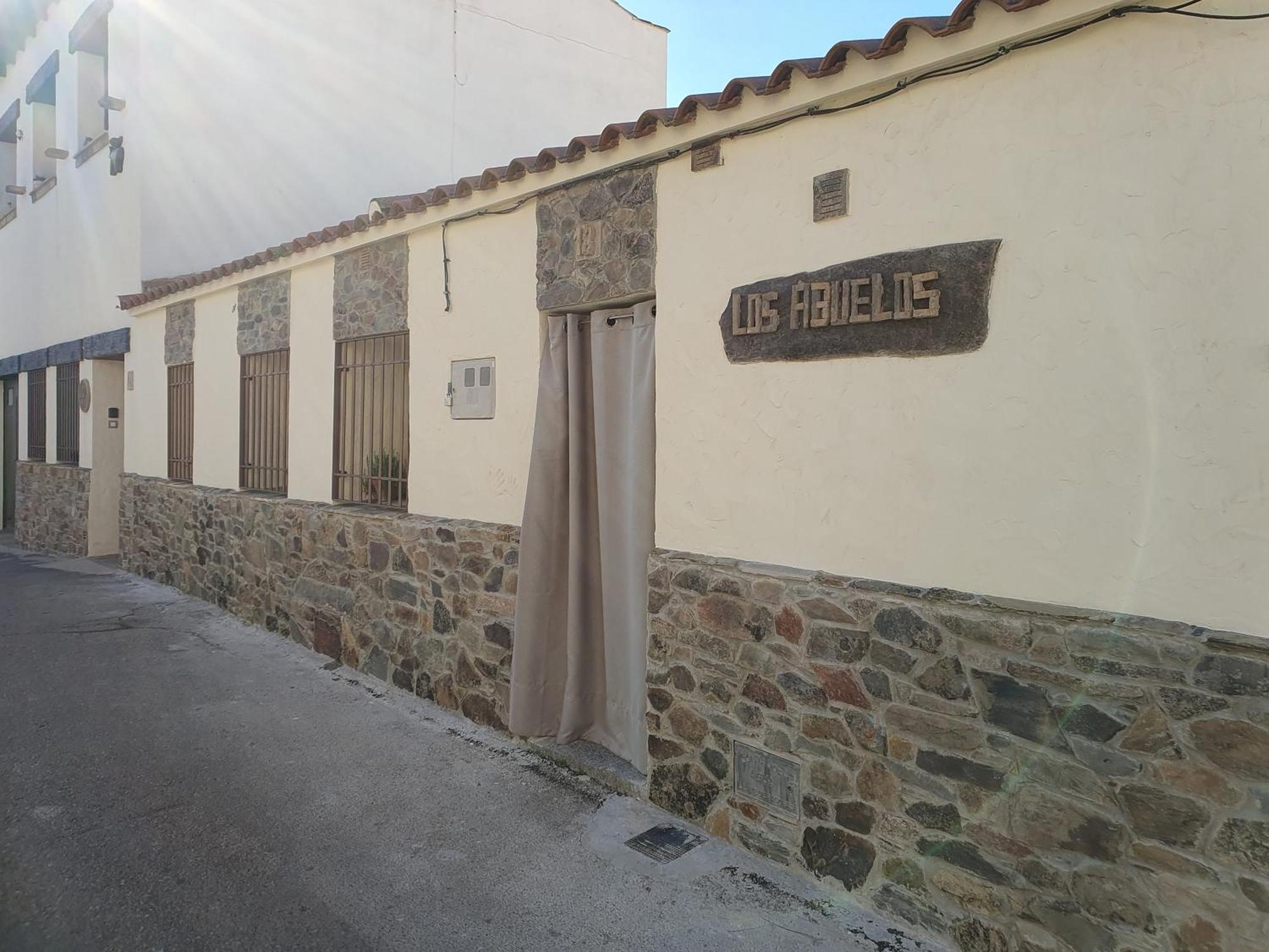 Apartamentos Callampa Torrejón el Rubio エクステリア 写真